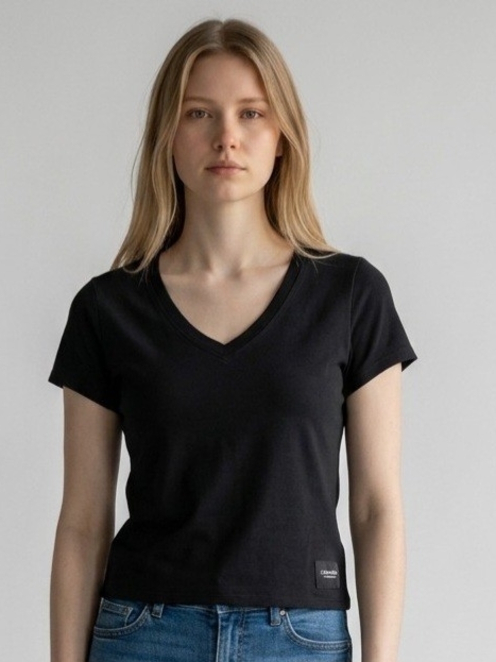 Calvin Klein Women’s Black V-Neck Short Sleeve Top #T17